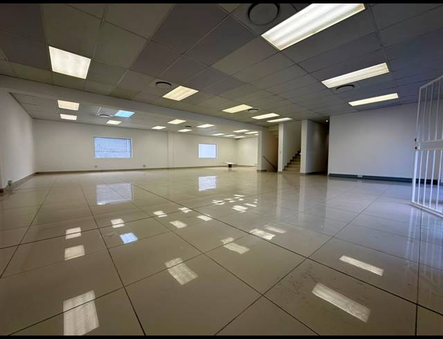 624M² WAREHOUSE TO LET IN NORTH RIDING